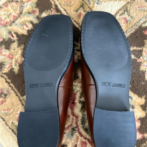 Steve Madden Brown Patent Mary Jane Block Heels - Picture 4 of 4